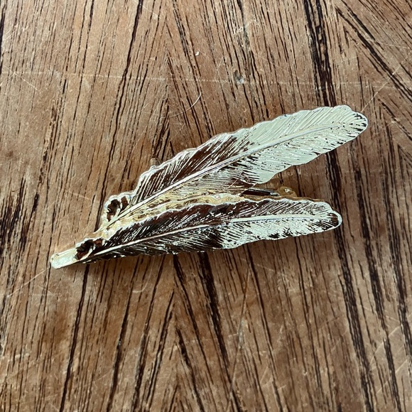 🤩🥳Gerry’s 1960’s Gold Bird Feather Brooch Pin🎉Host Pick - Picture 6 of 8